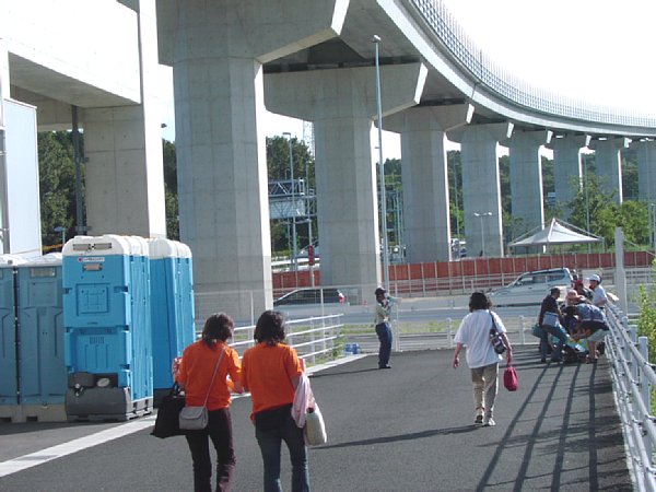 リニモ駅前入場口