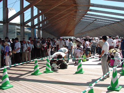 トヨタ整理券待ちの列