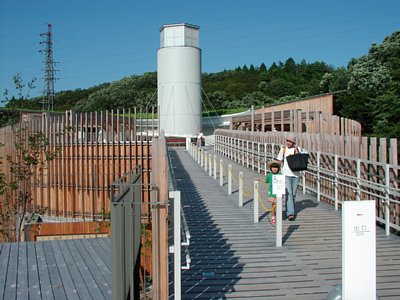 日本館から退場