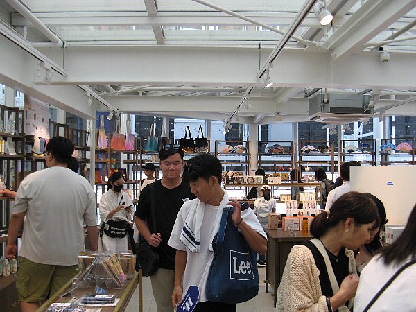 韓国館内部