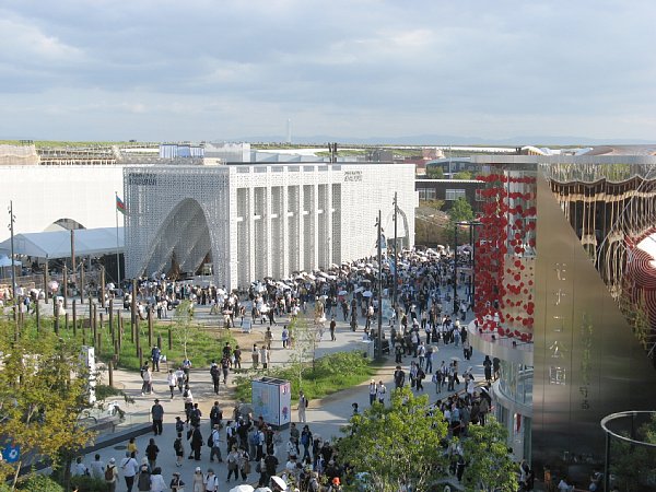アゼルバイジャン館とモナコ館
