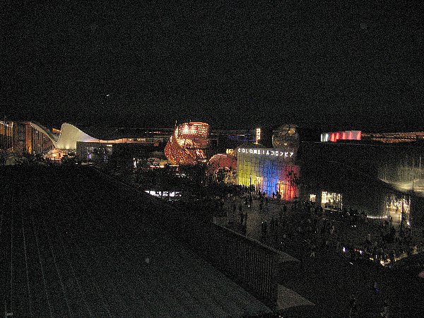 エンパワーリングゾーン夜景