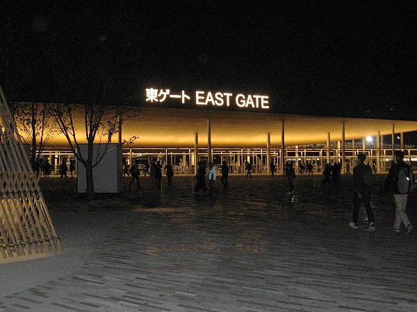 夜の東ゲート
