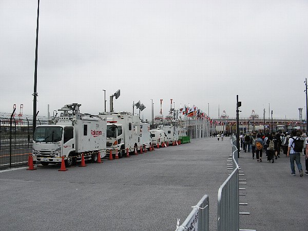 携帯各社の車