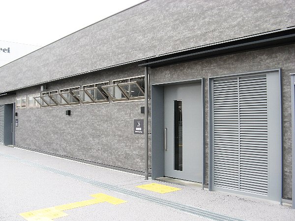 東ゲート左側の建物