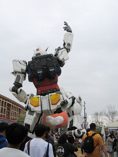 ガンダム後ろ姿