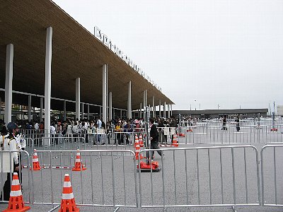 ゲート前