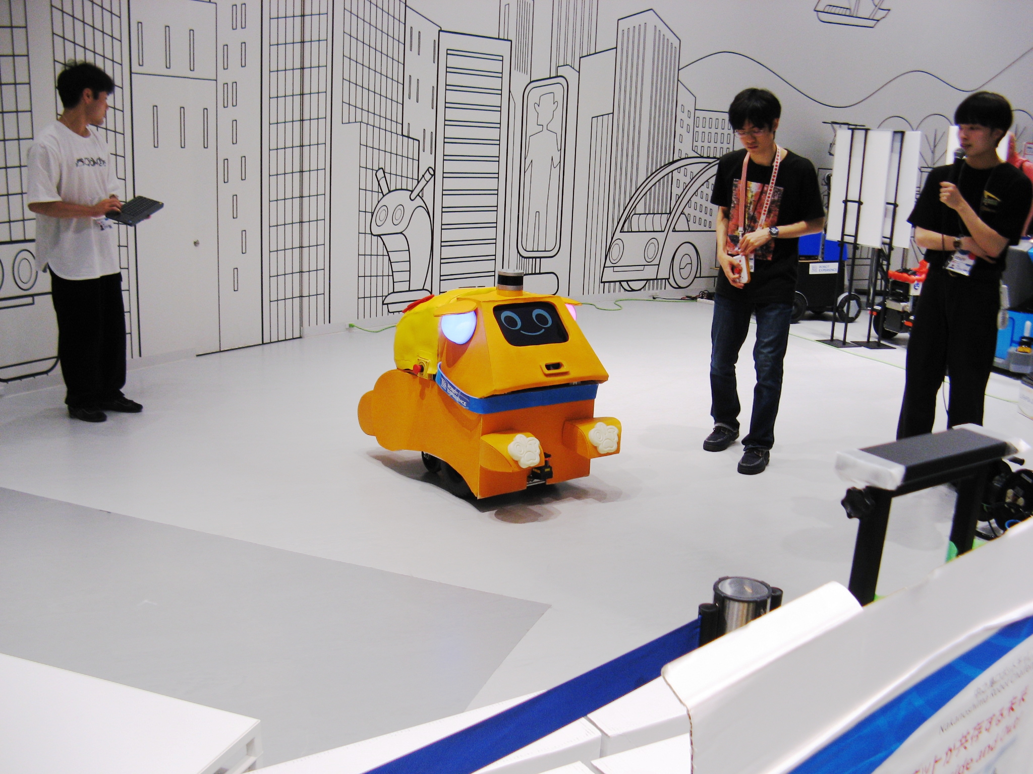 ロボット＆モビリティステーション内部
