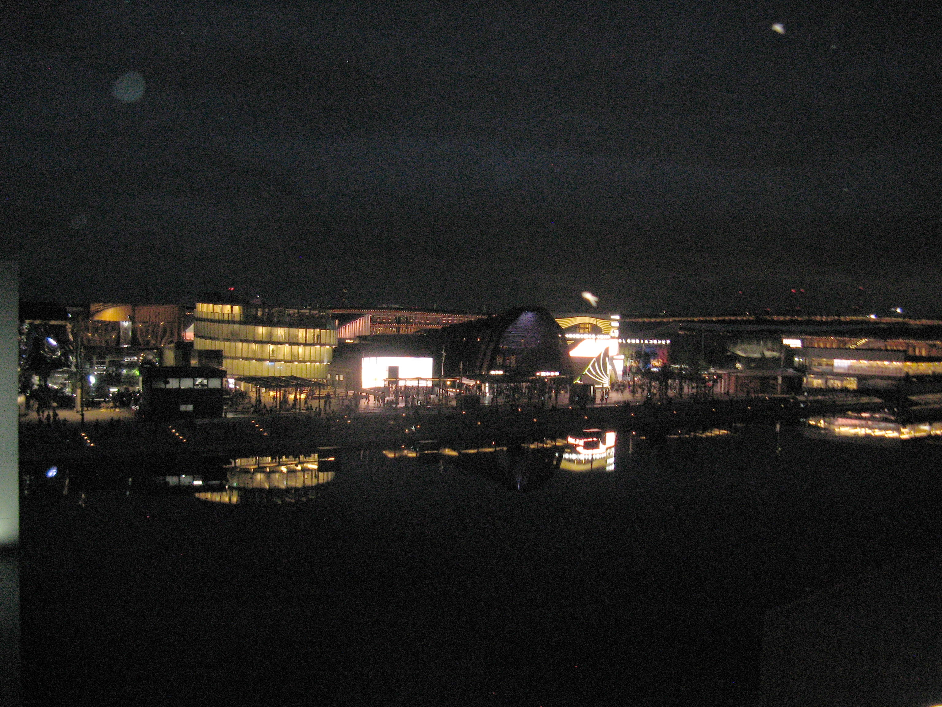 エンパワーリングゾーンの夜景
