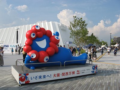 ミャクミャクの像