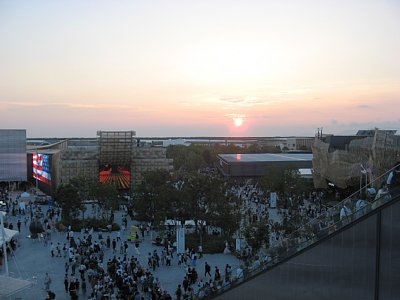 大屋根リング上から夕日